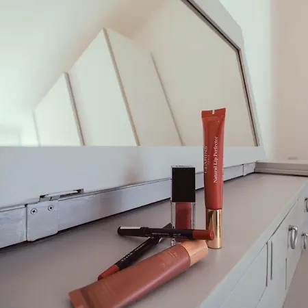 100 Meters From The Sea Wi-fi Center Ac Relax Train Station דירה