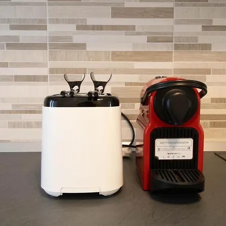 100 Meters From The Sea Wi-fi Center Ac Relax Train Station شقة *