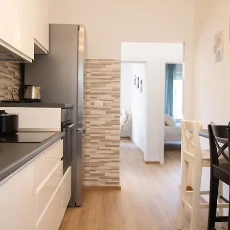 100 Meters From The Sea Wi-fi Center Ac Relax Train Station *