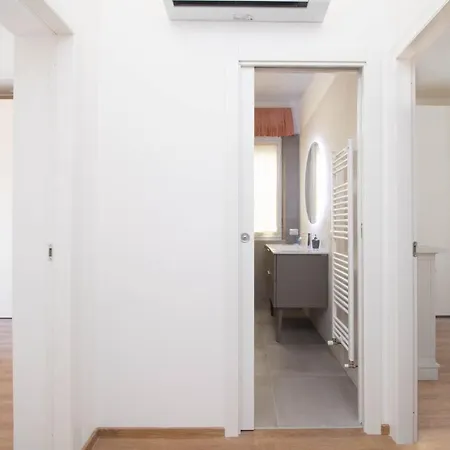 100 Meters From The Sea Wi-fi Center Ac Relax Train Station