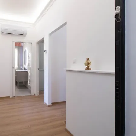 100 Meters From The Sea Wi-fi Center Ac Relax Train Station *