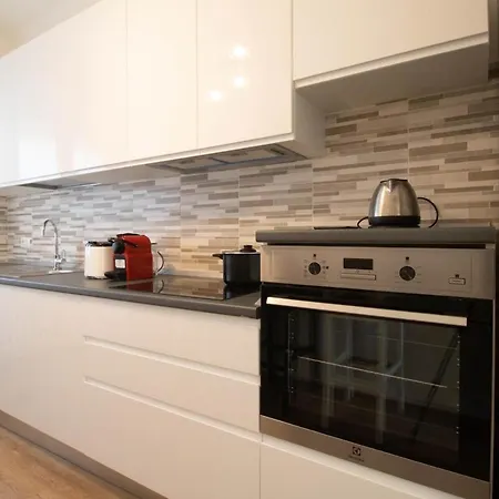 100 Meters From The Sea Wi-fi Center Ac Relax Train Station דירה