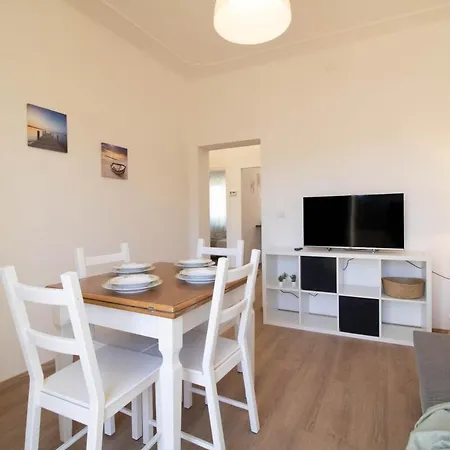 100 Meters From The Sea Wi-fi Center Ac Relax Train Station דירה *